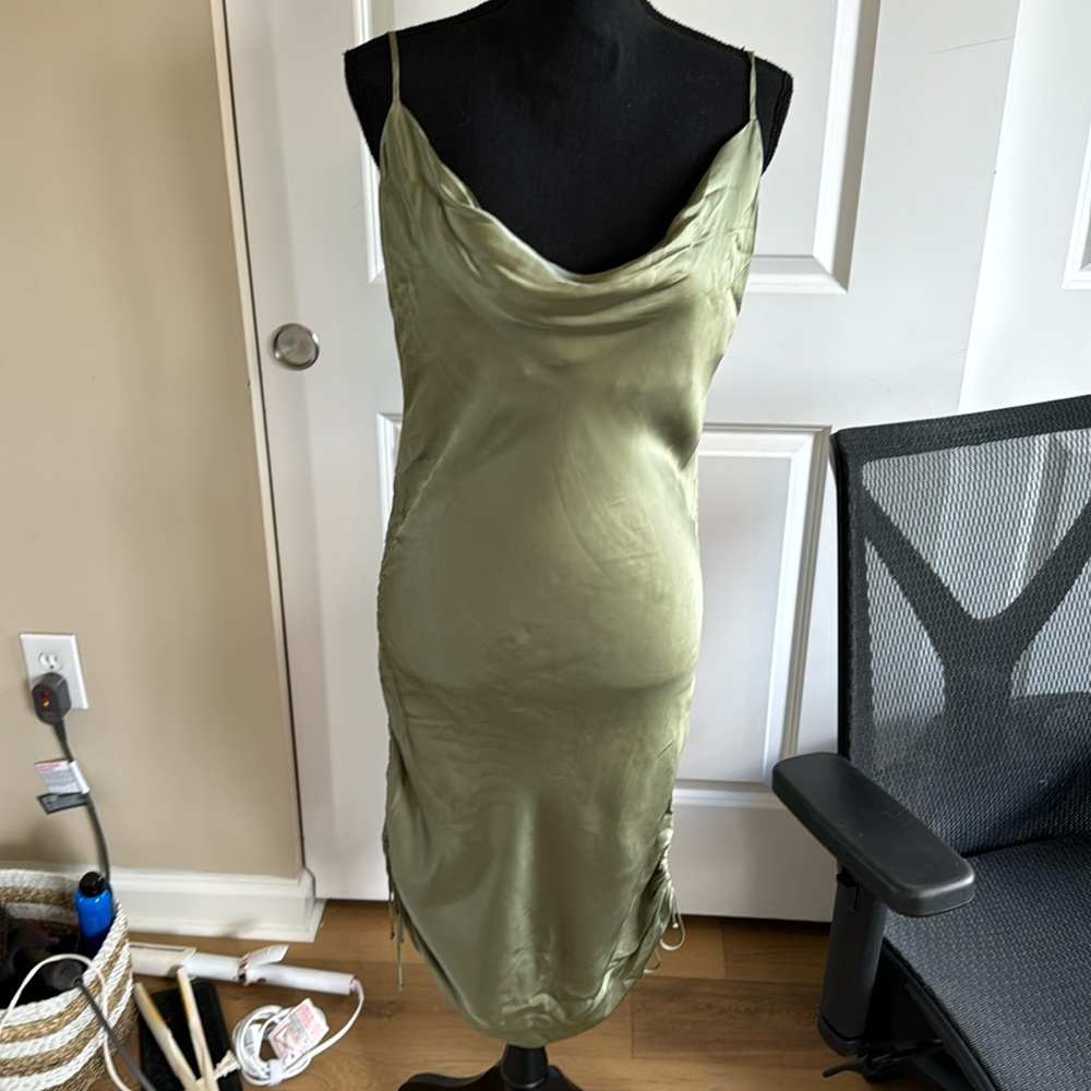 Aritzia sage green slip, dress with adjustable length and adjustable straps